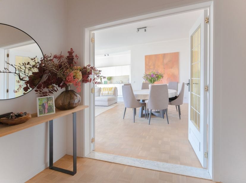 Welkom in Residentie Majestic, waar rust en bereikbaarheid elkaar vinden.&lt;br /&gt;
&lt;br /&gt;
Dit gerenoveerde appartement (2020), omgeven door groen, werd m